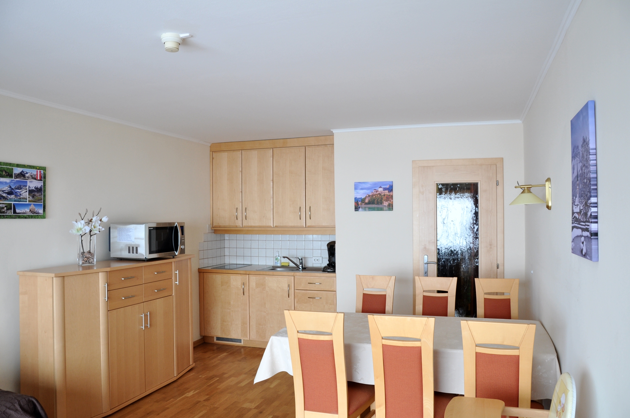 Essbereich mit Küche